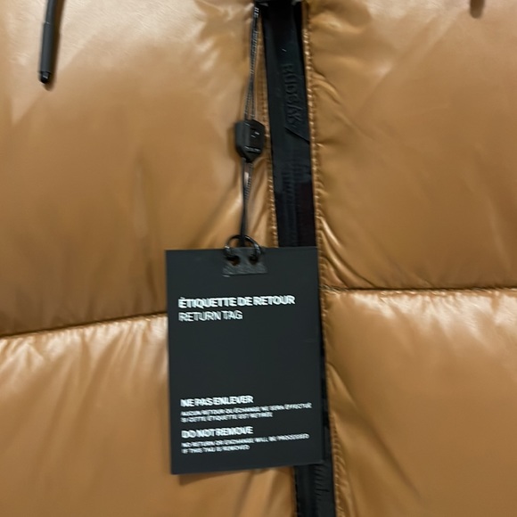 Got another coat and need to downsize my closet. It’s new never worn. - Picture 4 of 4